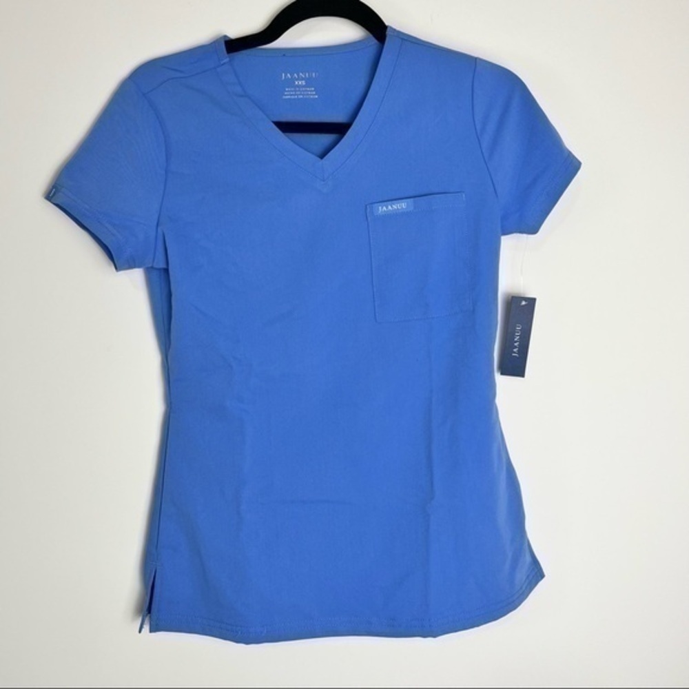 Jaanuu Women's 3-Pocket V-Neck Short Sleeve scrub top size XXS
